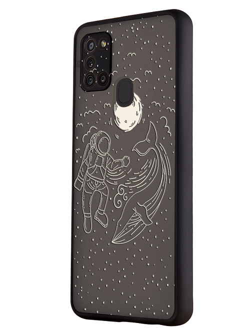 Противоударный чехол для Samsung Galaxy A21s "Космонавт и кит"