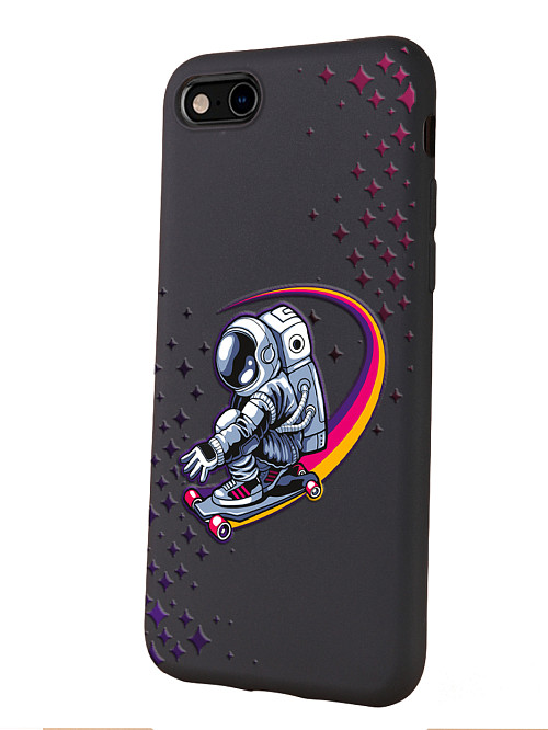 Силиконовый чехол для Apple iPhone 7 "Космонавт на скейте"